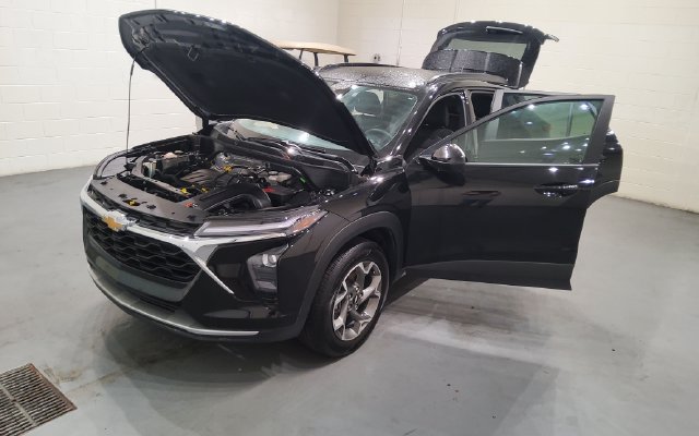 Used 2025 Chevrolet Trax LT FWD image 10