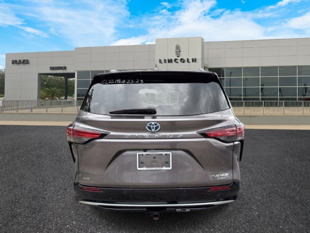 Used 2023 Toyota Sienna Platinum AWD/4WD image 4