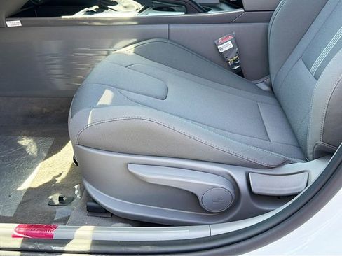 New 2026 Hyundai Elantra SE FWD image 18