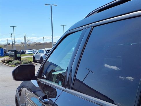 Used 2022 Ford Explorer XLT image 23