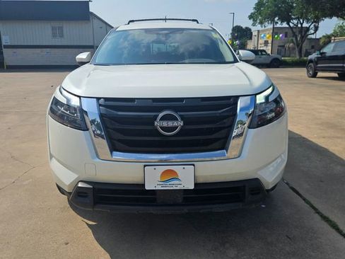 Used 2024 Nissan Pathfinder SV w/ Cargo Package FWD image 3
