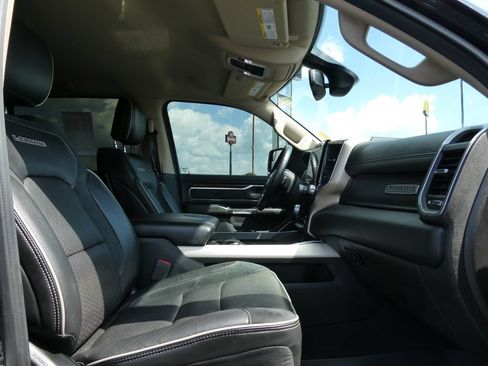 Used 2019 RAM 1500 Laramie AWD/4WD image 13