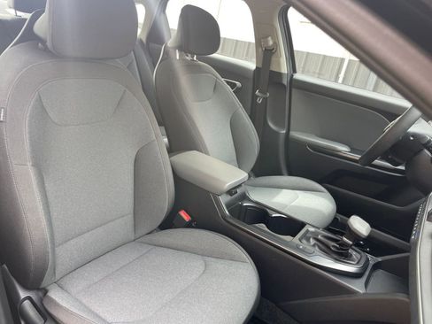Used 2025 Kia K4 LXS image 35