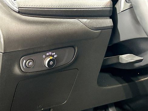 Used 2025 Buick Encore GX Sport Touring w/ Advanced Technology Package image 8