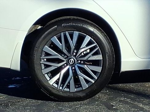 Certified 2024 Nissan Altima 2.5 SV image 3