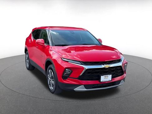 Used 2025 Chevrolet Blazer LT FWD image 3