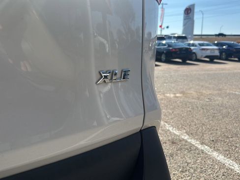 Used 2023 Toyota RAV4 XLE Premium image 6