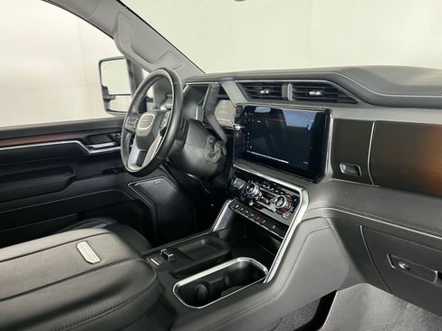 Used 2025 GMC Sierra 3500 Denali w/ Denali Reserve Package image 33