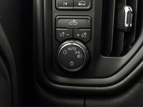 Used 2024 Chevrolet Silverado 1500 Custom image 18