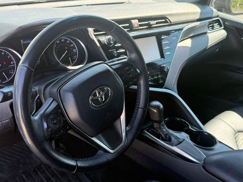 Used 2018 Toyota Camry SE w/ Convenience Package image 9