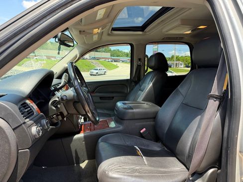 Used 2010 Chevrolet Tahoe LTZ AWD/4WD image 13