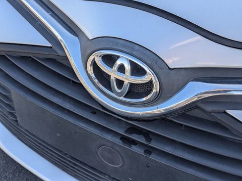 Used 2015 Toyota Yaris L image 11