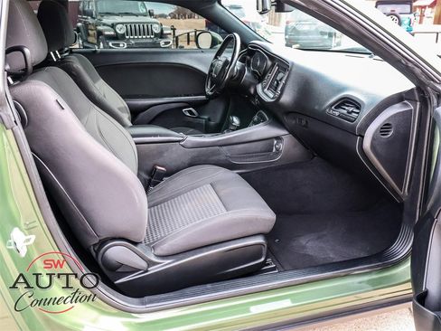 Used 2019 Dodge Challenger SXT image 14