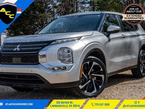 Used 2022 Mitsubishi Outlander SE image 1