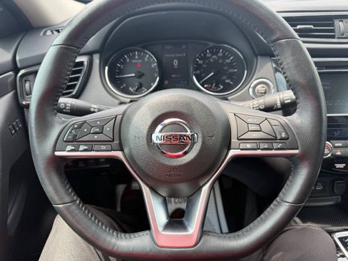 Used 2018 Nissan Rogue SV w/ Sun & Sound Touring Package AWD/4WD image 17