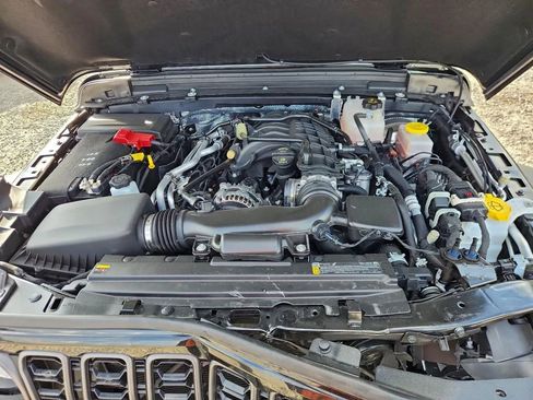 Used 2025 Jeep Wrangler Unlimited Sport AWD/4WD image 11
