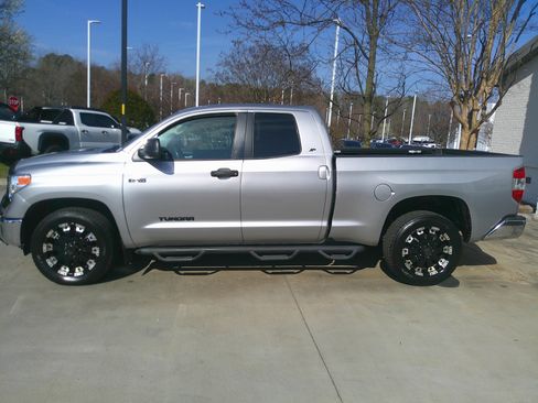 Used 2014 Toyota Tundra SR5 w/ SR5 Upgrade Package image 8