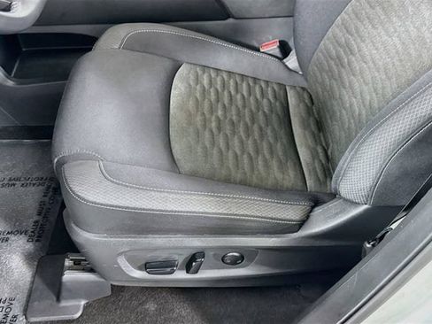 Used 2025 Nissan Pathfinder SV FWD image 18