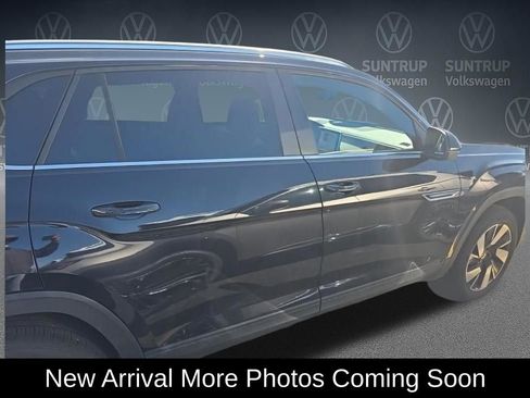 Used 2025 Volkswagen Atlas Cross Sport SE w/ Panoramic Sunroof Package image 3