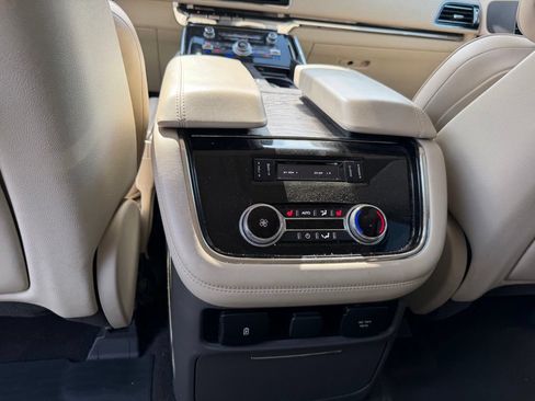 Used 2018 Lincoln Navigator Select w/ Technology Package AWD/4WD image 10