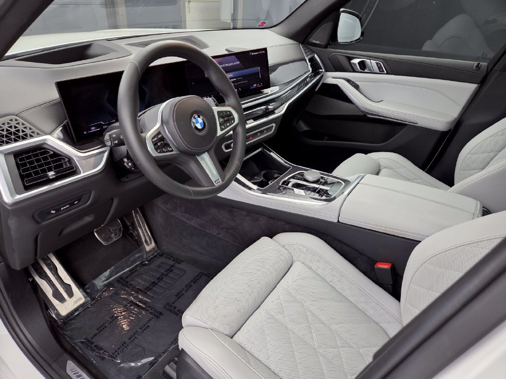 Used 2024 BMW X5 xDrive40i w/ M Sport Package AWD/4WD image 25
