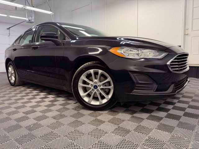 Used 2019 Ford Fusion SE FWD image 1