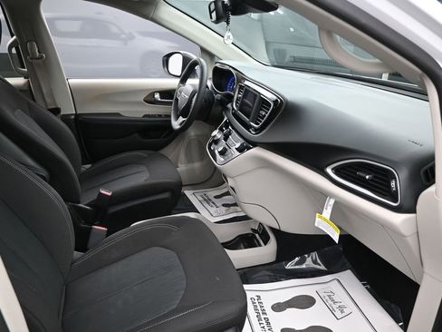 Used 2023 Chrysler Voyager LX FWD image 38