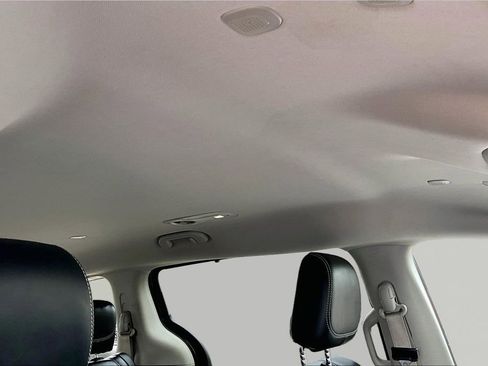 Used 2023 Chrysler Pacifica Touring-L FWD image 27