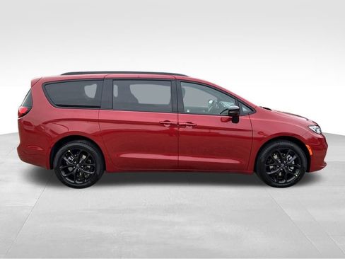 New 2026 Chrysler Pacifica Select image 6