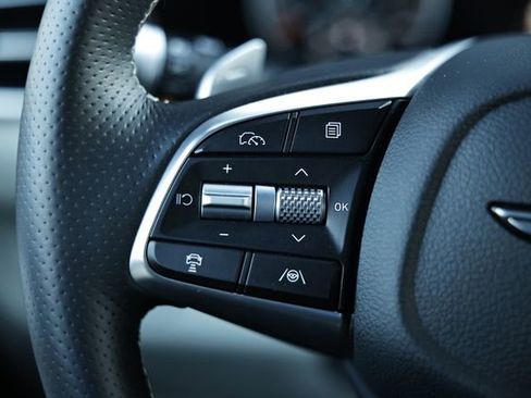 Used 2026 Genesis G70 2.5T image 31