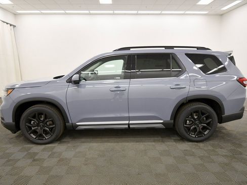 New 2025 Honda Pilot Touring image 4