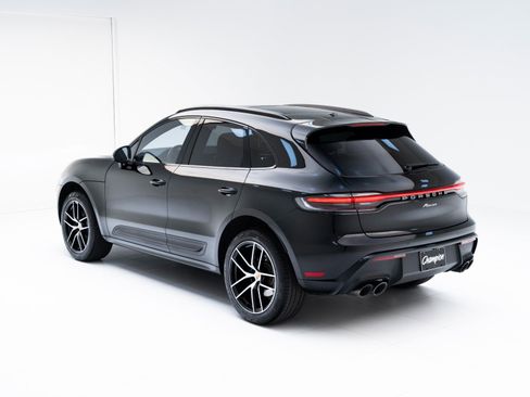 Certified 2025 Porsche Macan image 3