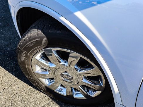 Used 2017 Buick Enclave Premium image 43