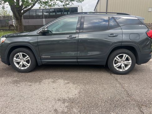 Used 2019 GMC Terrain SLE w/ Driver Convenience Package image 9