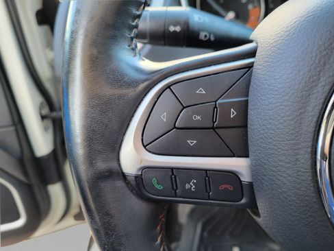 Used 2018 Jeep Compass Latitude w/ Cold Weather Group AWD/4WD image 23