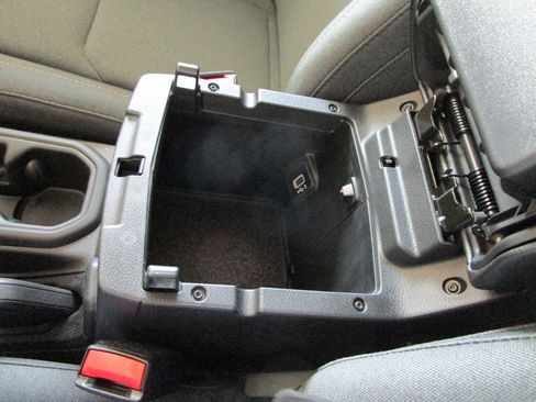 Used 2025 Jeep Wrangler Sport AWD/4WD image 41