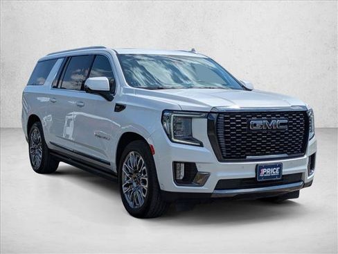 Used 2023 GMC Yukon XL Denali Ultimate AWD/4WD image 3