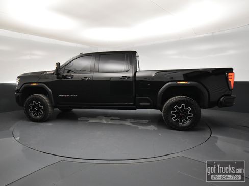 Used 2025 GMC Sierra 2500 AT4X image 3