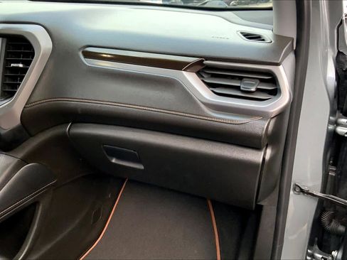 Used 2023 GMC Acadia AT4 w/ Technology Package image 16