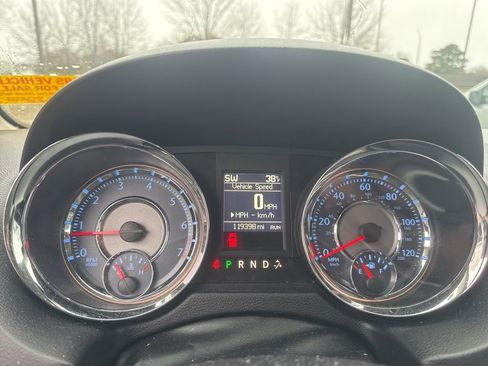 Used 2015 Chrysler Town & Country Touring w/ Driver Convenience Group image 17