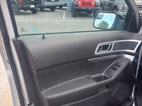 Used 2013 Ford Explorer XLT image 18