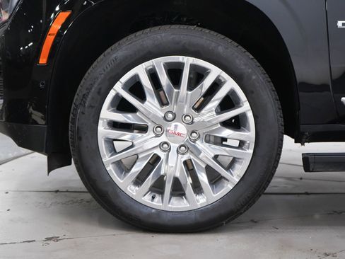 Used 2026 GMC Yukon Denali w/ Sun & Power Step Package AWD/4WD image 31