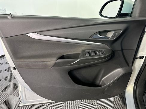 Used 2023 Chevrolet Bolt EUV LT FWD image 19