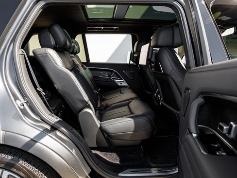 Used 2025 Land Rover Range Rover Long Wheelbase Autobiography image 35