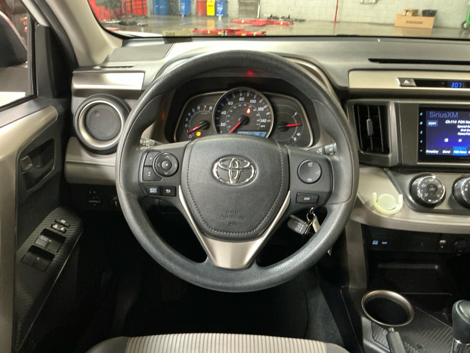 Used 2015 Toyota RAV4 LE AWD/4WD image 9