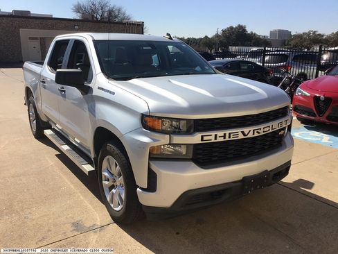 Used 2020 Chevrolet Silverado 1500 Custom w/ Custom Value Package RWD image 3