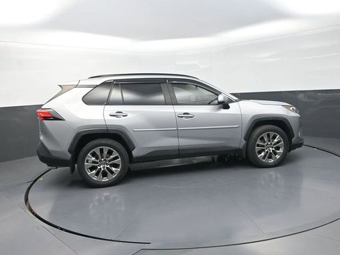 Used 2019 Toyota RAV4 XLE Premium w/ Cold Weather Package AWD/4WD image 9