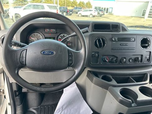 Used 2014 Ford E-250 and Econoline 250 w/ Power Group image 18