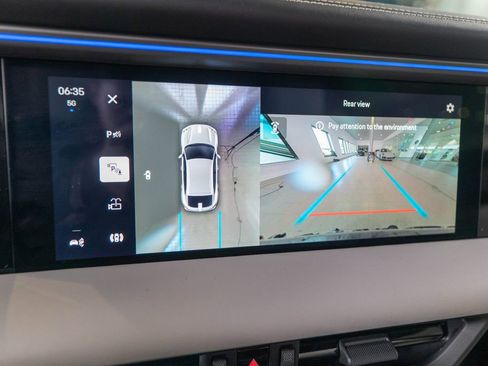 Certified 2025 Porsche Macan 4S Electric AWD/4WD image 29