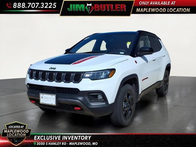 Used 2023 Jeep Compass Trailhawk AWD/4WD image 1